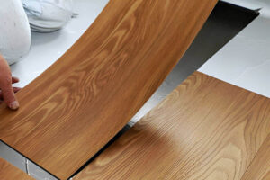 Vinyl lantai Kayu