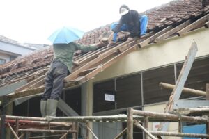 renovasi atap perpustakaan