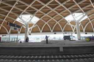 renovasi atap stasiun kereta