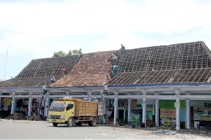 renovasi atap terminal bus